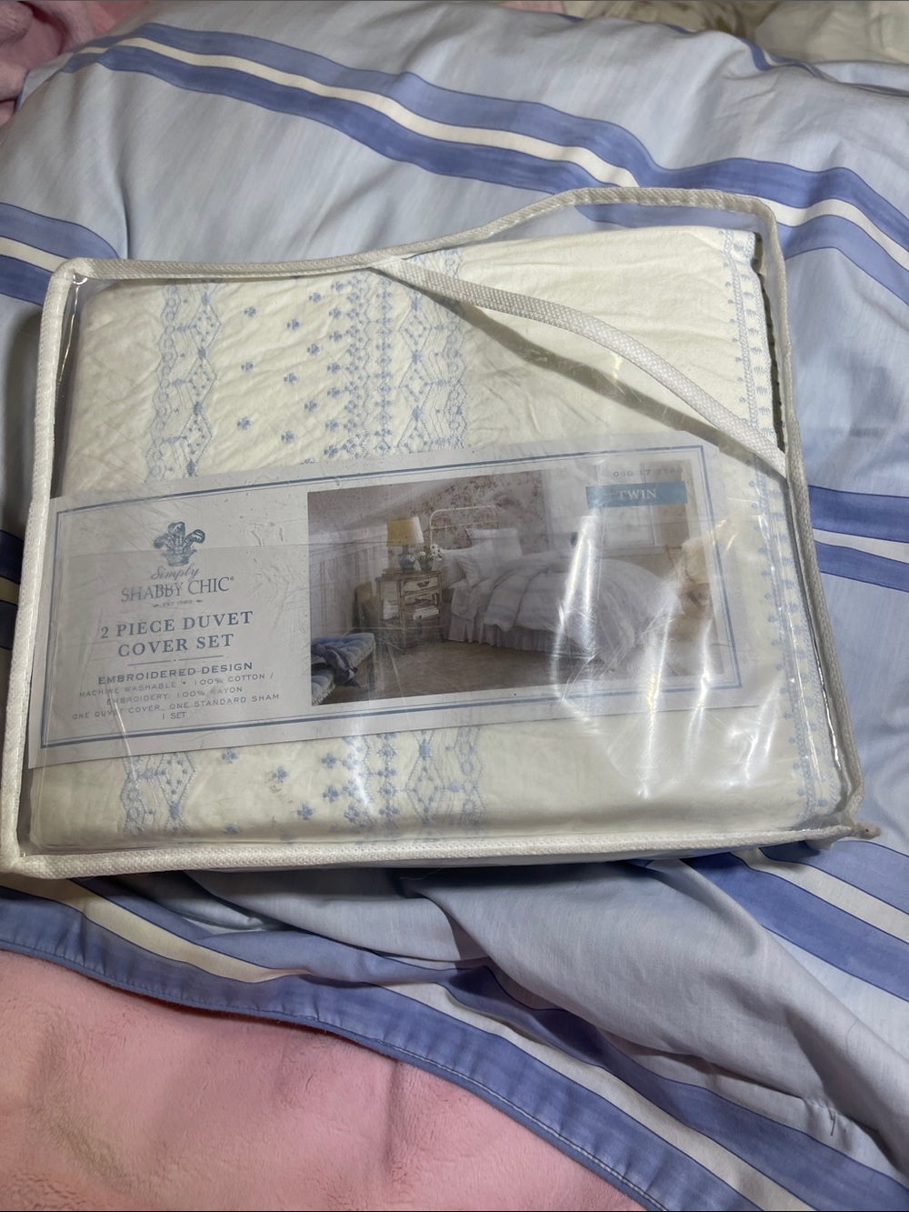 NEW ‼️  SIMPLY SHABBY CHIC WEDGEWOOD BLUE EMBROIDERED  ON WHITE TWIN DUVET